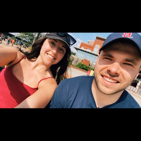 Meet your Posher, Lauren - Picture 2 of 6